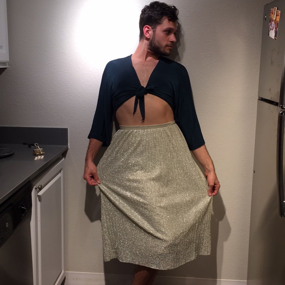 Kimchi Blue (UO) Scintillating, pleated midi skirt - Picture 3 of 4